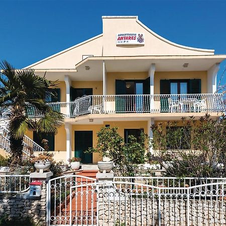 Lovely Apartment In Rogoznica With Wifi Екстериор снимка
