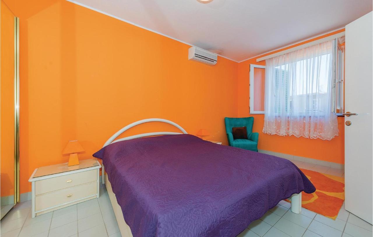 Lovely Apartment In Rogoznica With Wifi Екстериор снимка