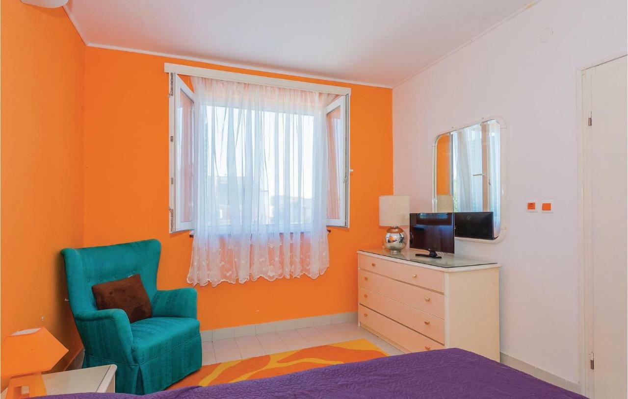 Lovely Apartment In Rogoznica With Wifi Екстериор снимка